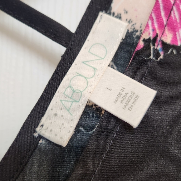 NWT Floral Tank w/ Criss-cross Back - Picture 4 of 11